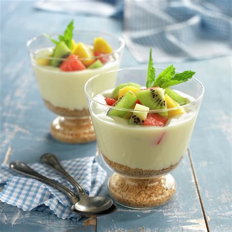 Mousse de frutas en copas elegantes