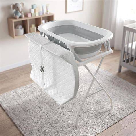 Bañera cambiador con diseño de búhos en detalle