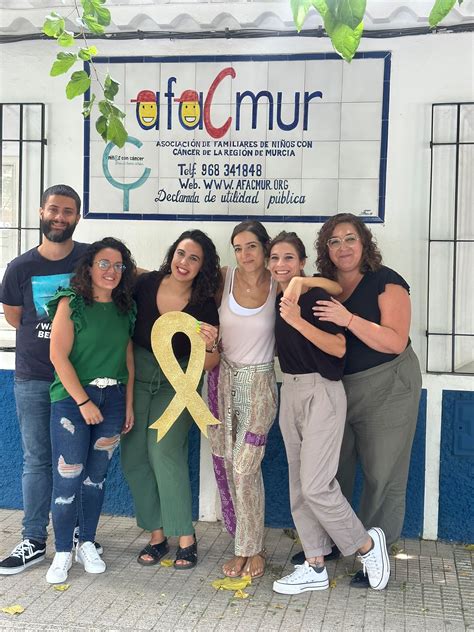 Logotipos de la Asociación D'Genes y AFACMUR, símbolos de colaboración en apoyo a niños con enfermedades complejas