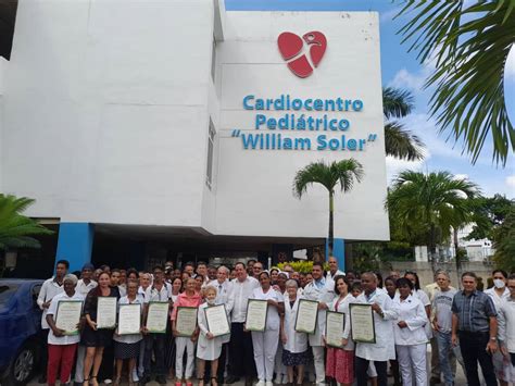 Foto histórica de la inauguración del Cardiocentro Pediátrico William Soler con Fidel Castro