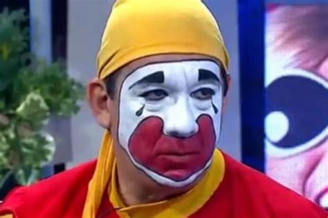 Foto de Piñón Fijo con su traje de payaso característico y maquillaje.