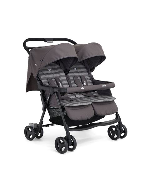 Foto de la silla de paseo gemelar Joie Aire Twin Dark Pewter en uso con dos niños