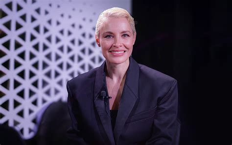 Soraya Arnelas sonriendo en un evento público