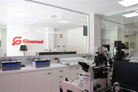 Fotografía de las modernas instalaciones y laboratorios de Ginemed