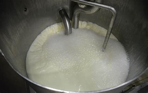 Esquema o infografía sobre el proceso de pasteurización de la leche en un banco de leche