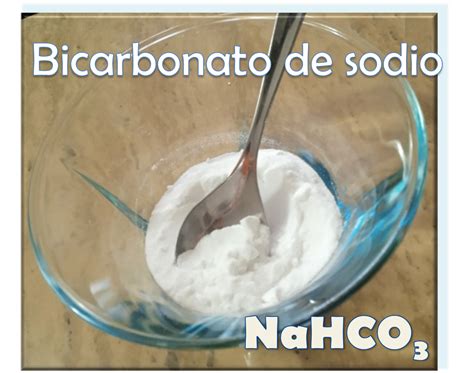 Representación de productos comunes como bicarbonato de sodio, Coca-Cola y limón, simbolizando métodos caseros peligrosos para abortar.