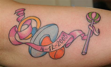 Diseños de tatuajes de chupetes en diferentes estilos y colores
