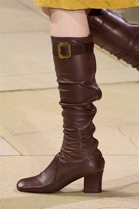 Botas tipo calcetín de Miu Miu con hebilla dorada