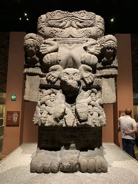 Escultura de Tlazolteotl, diosa azteca del parto y la fertilidad