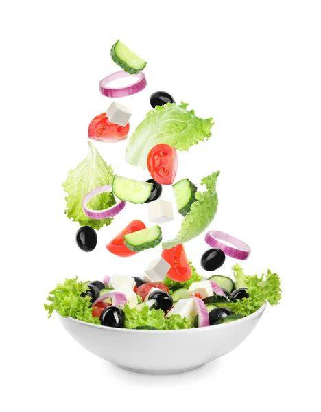 Ingredientes frescos para ensalada en un tazón
