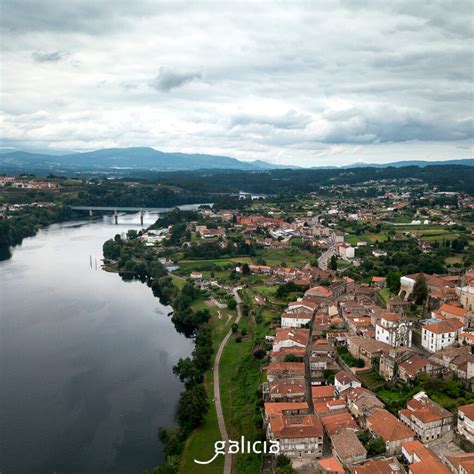 Vista panorámica de Salvaterra de Miño con el castillo de Doña Urraca