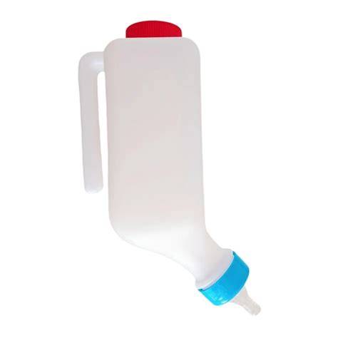 biberón con leche para corderos