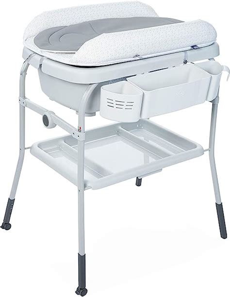 Cambiador bañera Chicco Cuddle & Bubble en uso con un bebé