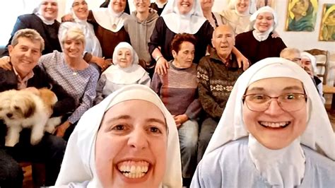 Foto de las parteras y monjas de Nonnatus House en la década de 1950
