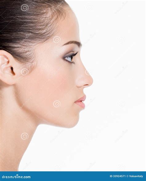 Foto de una mujer joven con un perfil saludable