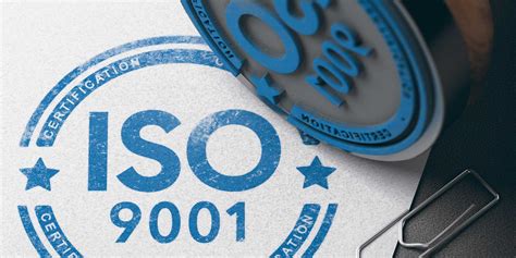 Infografía comparativa de certificaciones ISO 9001 y CE