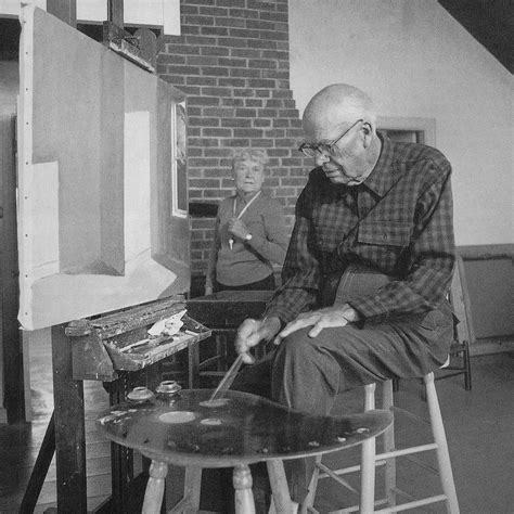 Retrato de Edward Hopper pintando en su estudio