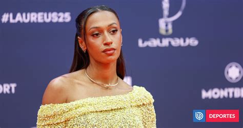 Ana Peleteiro en un evento reciente, mostrando serenidad.