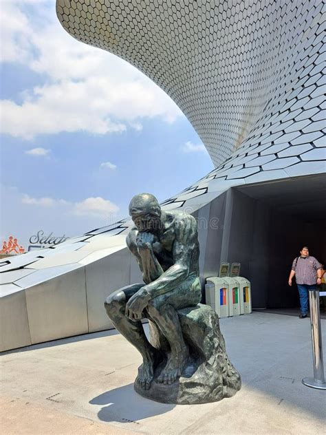 Escultura del Pensador de Cernavodă