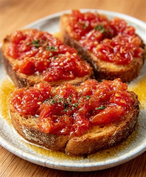 Pan tostado con tomate y feta
