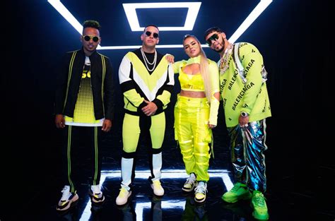 Foto grupal de los cinco artistas Anuel AA, Karol G, Daddy Yankee, Ozuna y J Balvin