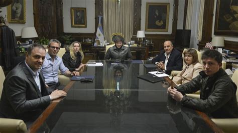 Foto de la mesa informativa de la Plataforma Matronas Andaluzas Unidas en Sevilla