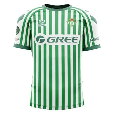 Bebé sonriendo con camiseta del Betis