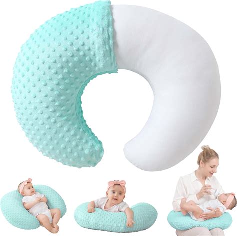 Fotos de una variedad de accesorios para la lactancia (almohada, extractor, pezoneras)