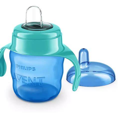 Foto temática de una boquilla blanda de Philips Avent en un vaso de transición