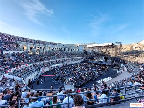 Cartel o foto de un concierto en las Arènes de Bayona durante el festival Arènes en Scène