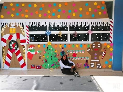 Decoración navideña en un aula escolar