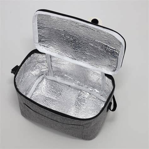 Corte transversal de una bolsa térmica mostrando sus capas