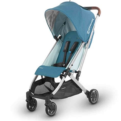 Silla de paseo UPPAbaby Minu V3 plegada y desplegada, mostrando su diseño compacto
