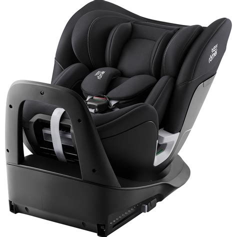 Niño cómodamente sentado en la silla de coche Britax Römer Swivel 2