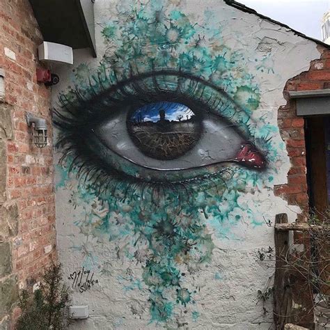 Ejemplos de arte urbano que incluyen peces, flores y helados