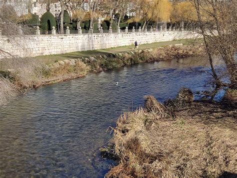 Paisaje natural de San Medel con el río Arlanzón y montes circundantes