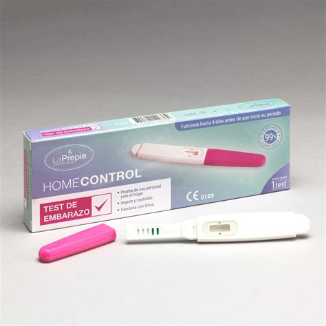 Foto de un paquete de test de embarazo de uso doméstico mostrando claramente la ubicación de la fecha de caducidad