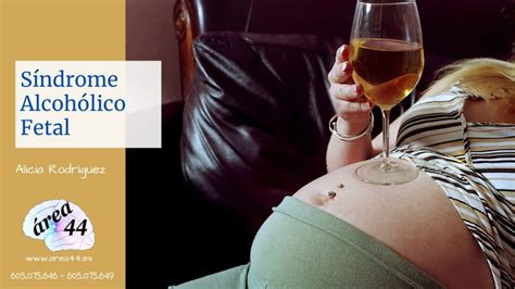 Fotografía de una familia participando en las Jornadas sobre Síndrome Alcohólico Fetal