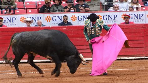 Ilustración de una corrida de toros al estilo de Picasso