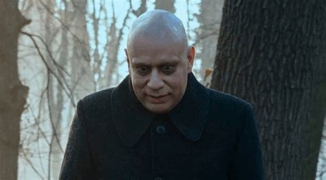 Esquema comparativo: Tío Lucas (Fred Armisen en Netflix) vs. Tío Fétido (Christopher Lloyd en 1991)
