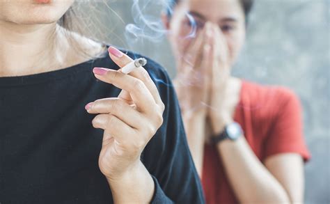 Gráfico ilustrando la correlación entre la exposición al humo del tabaco y el aumento de casos de asma infantil
