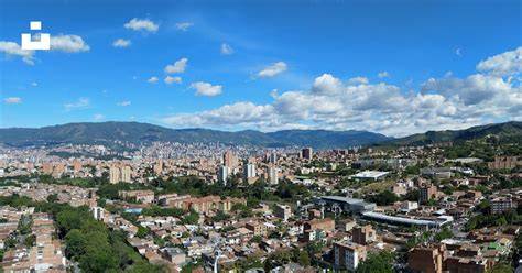 Foto panorámica de San Medel con naturaleza de fondo