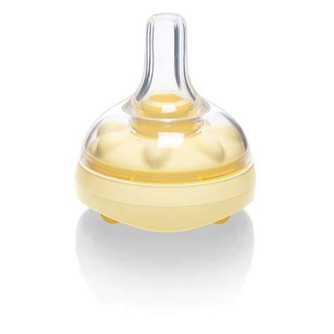 Imagen de la tetina Medela Calma acoplada a un biberón, mostrando su diseño ergonómico