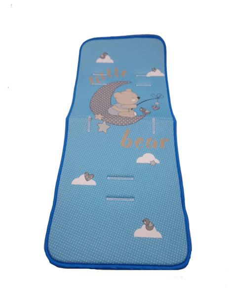Diagrama de accesorios imprescindibles en un carrito: sombrilla, colchoneta transpirable y bolso organizador.