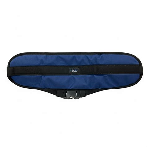 Tabla comparativa de requisitos de seguridad para sillas de coche de recién nacidos, incluyendo homologación, reclinación y sistema de anclaje.