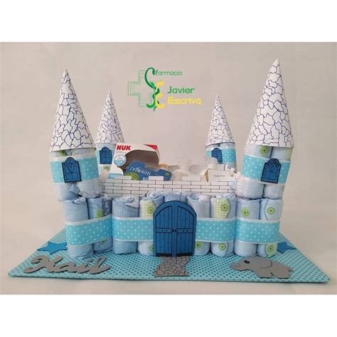Comparativa visual de una tarta de pañales y un castillo de pañales.