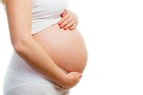 Foto de una barriga de embarazada en la semana 12