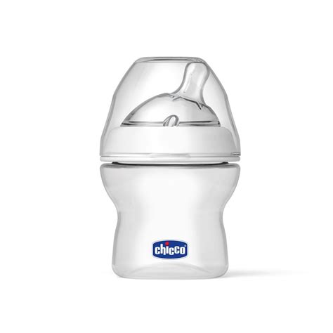 Bebé succionando tetina inclinada de biberón Chicco NaturalFeeling
