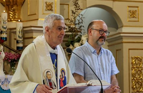 Imagen de Juan Luis Bootello Reyes con antiguos compañeros del Colegio de los Marianistas de Jerez.