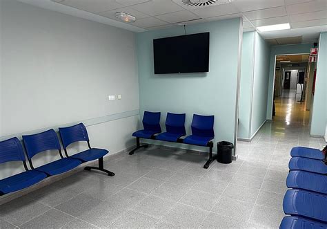 Sala de espera de familiares en el hospital